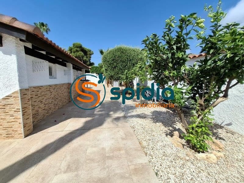 3 soveværelse Villa til salg i Calabardina med swimmingpool garage - € 340.000 (Ref: 9176422)