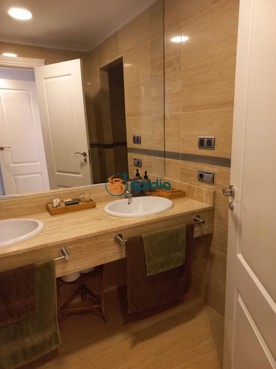 2 bedroom Flat for rent in Aguilas with pool garage - € 1,400 (Ref: 9619213)