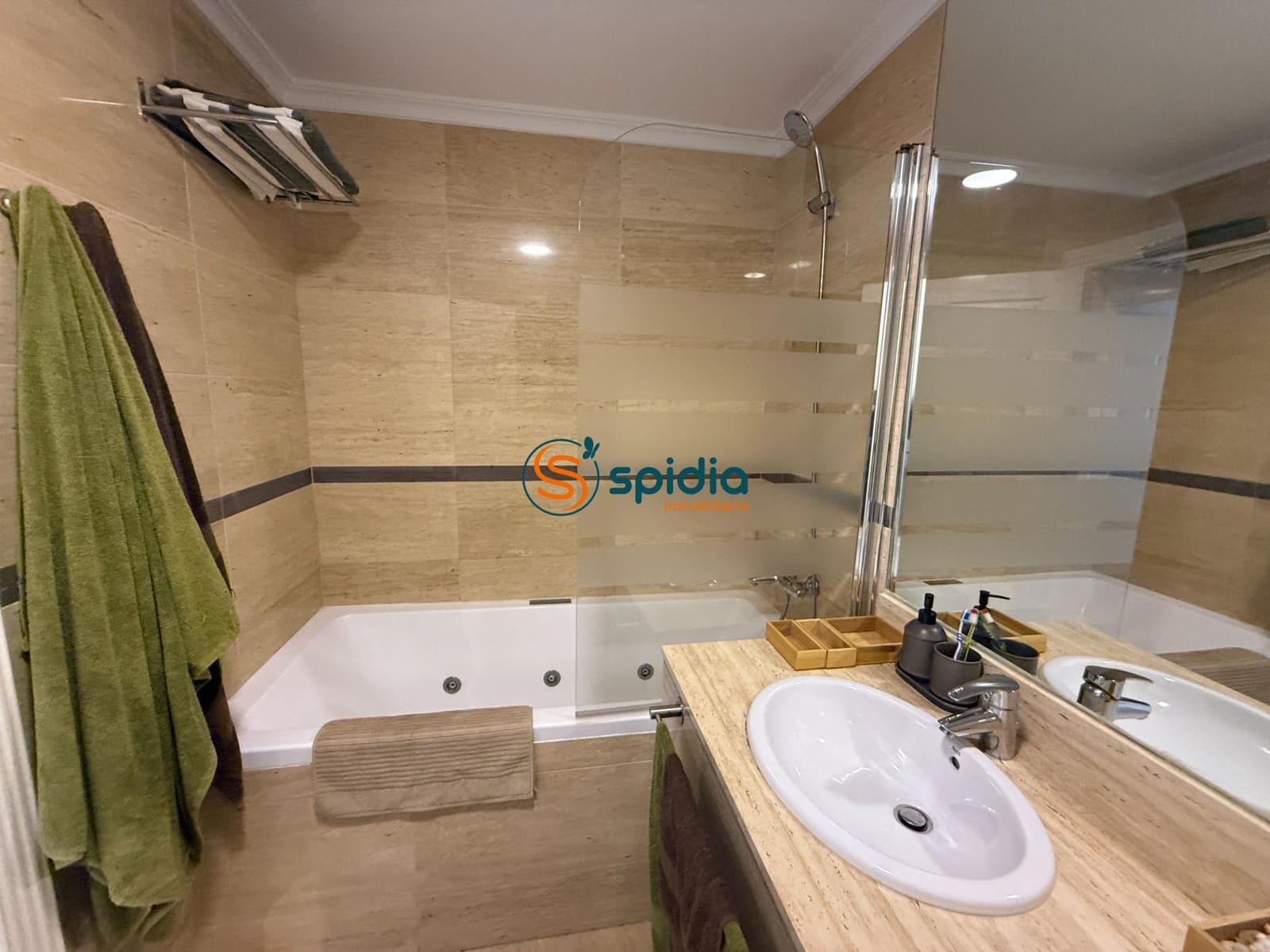 2 bedroom Flat for rent in Aguilas with pool garage - € 1,400 (Ref: 9619213)