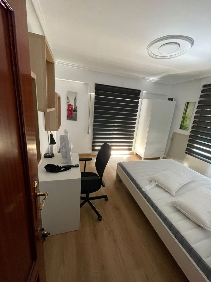 4 bedroom Apartment for sale in Alcoy / Alcoi with garage - € 119,000 (Ref: 8403809)