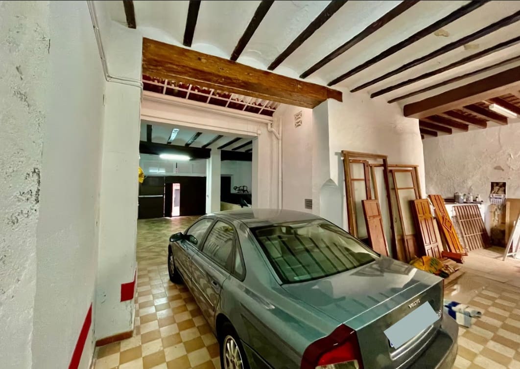 6 bedroom Townhouse for sale in Xativa with garage - € 130,000 (Ref: 8436159)