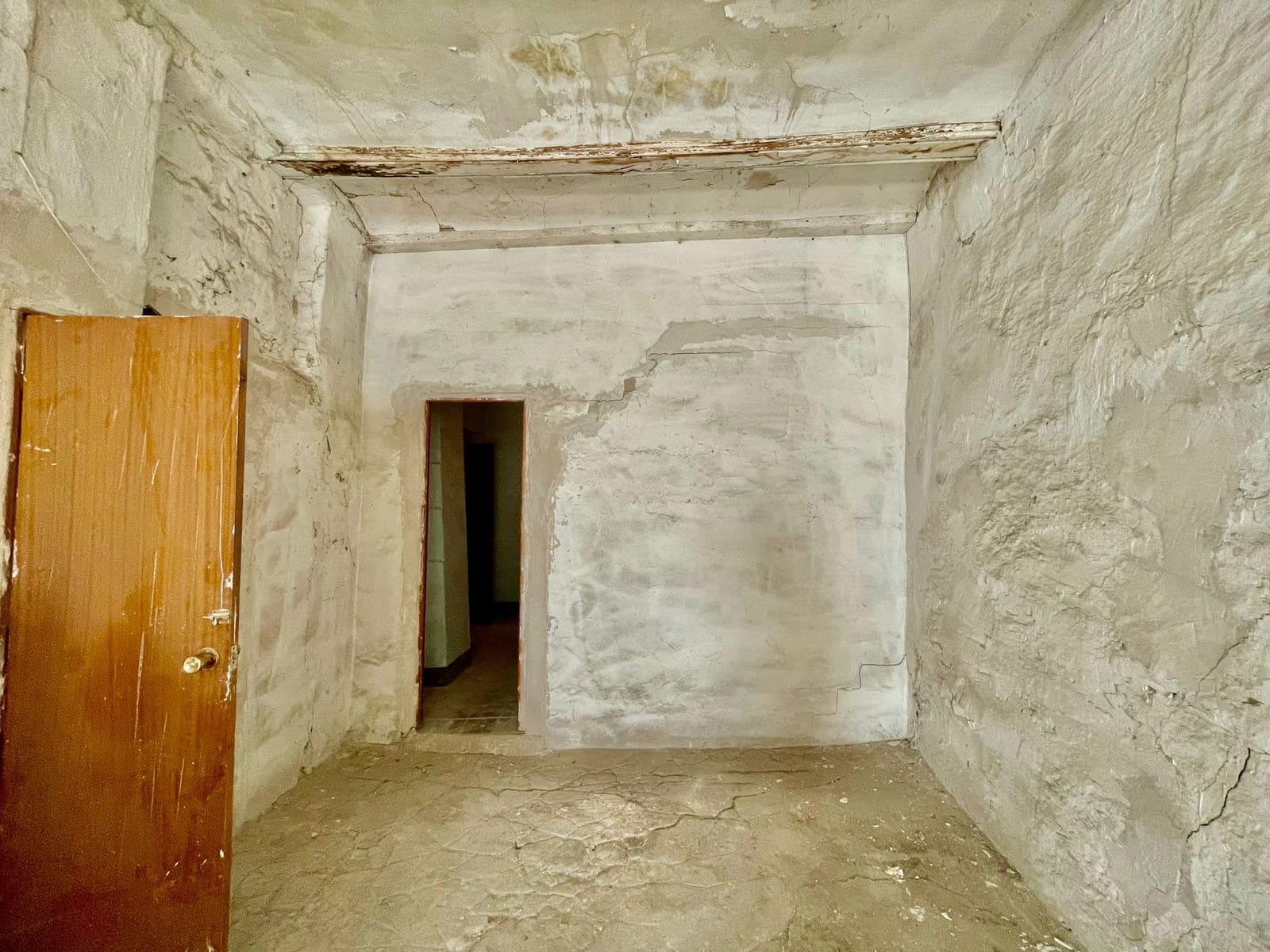 6 bedroom Townhouse for sale in Xativa with garage - € 130,000 (Ref: 8436159)