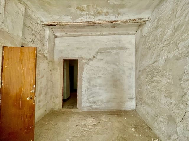 6 bedroom Townhouse for sale in Xàtiva with garage - € 130,000 (Ref: 8436159)