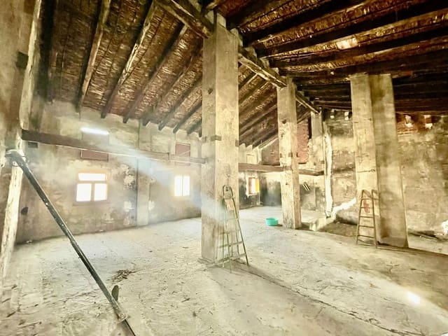 6 bedroom Townhouse for sale in Xàtiva with garage - € 130,000 (Ref: 8436159)