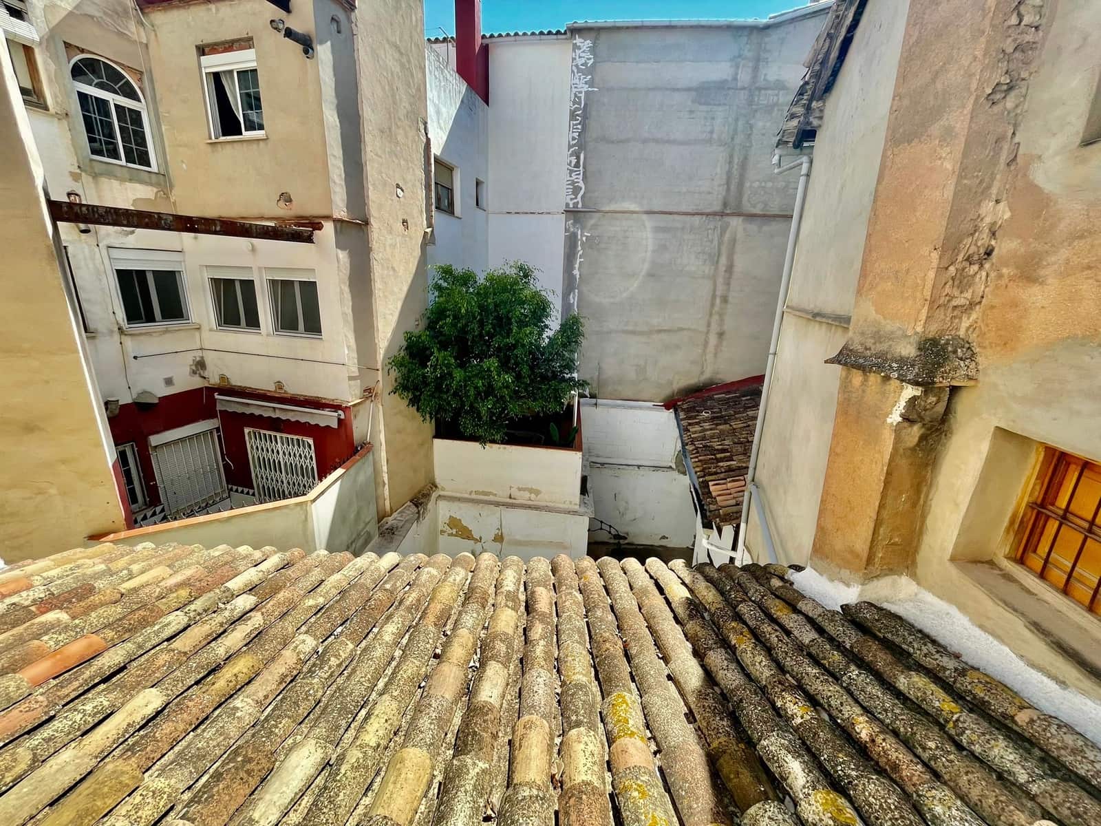 6 bedroom Townhouse for sale in Xativa with garage - € 130,000 (Ref: 8436159)