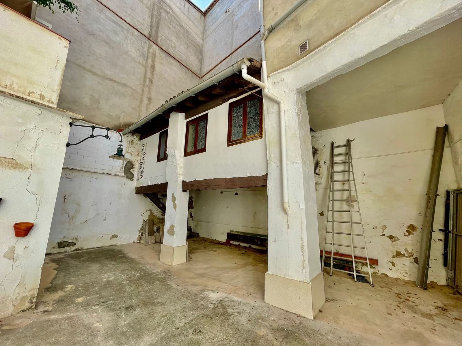 6 bedroom Townhouse for sale in Xativa with garage - € 130,000 (Ref: 8436159)