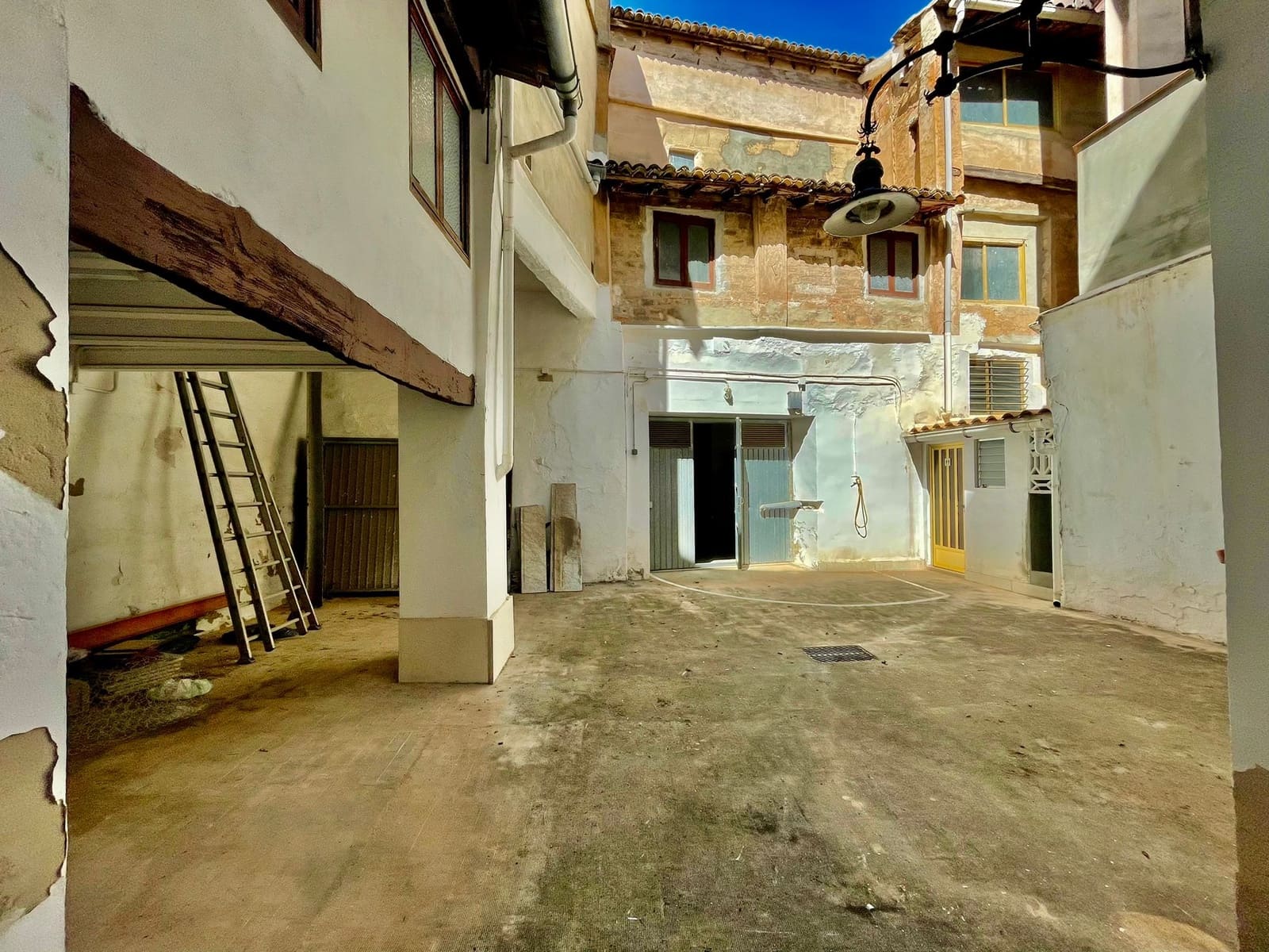 6 bedroom Townhouse for sale in Xativa with garage - € 130,000 (Ref: 8436159)