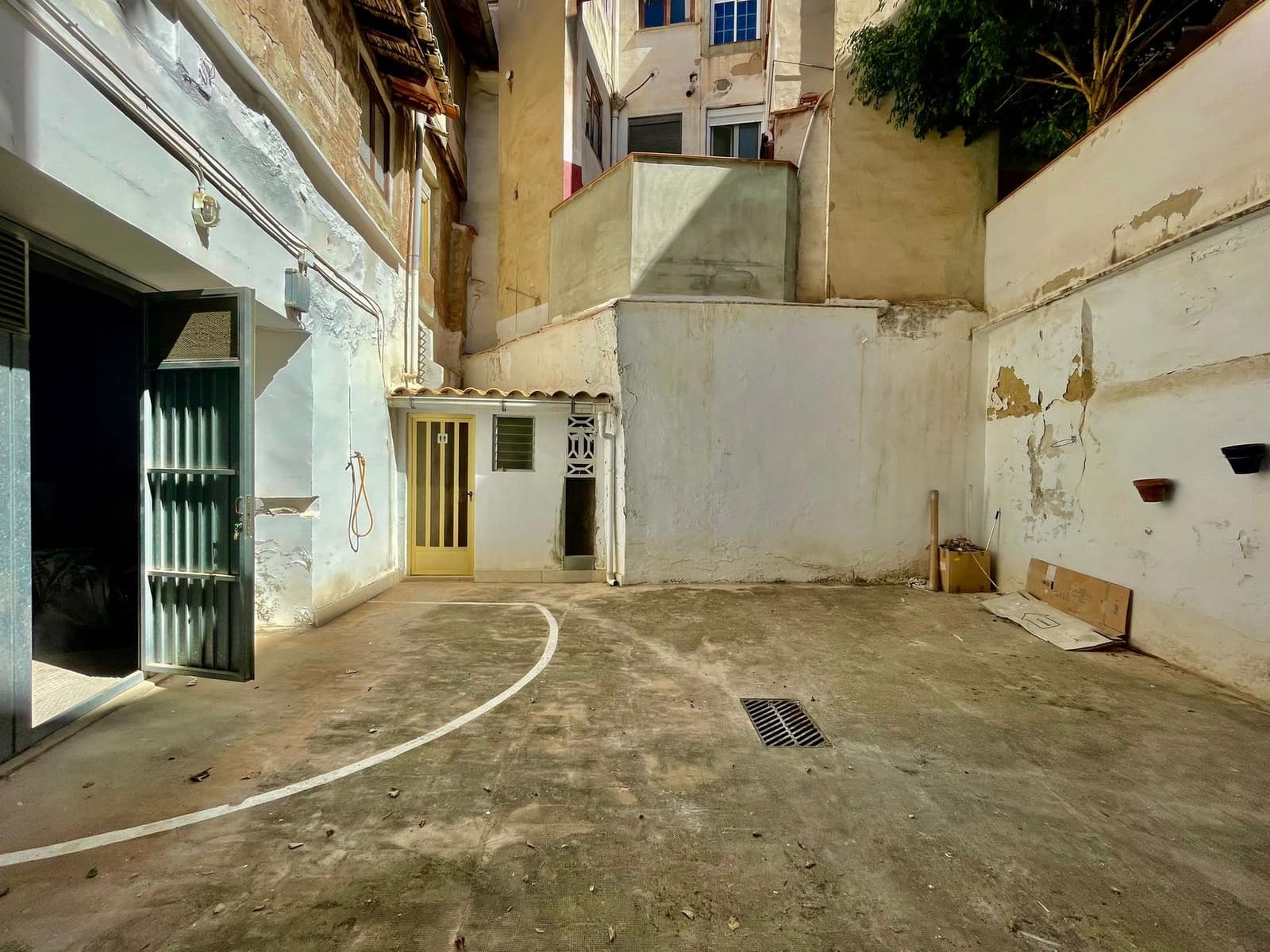 6 bedroom Townhouse for sale in Xativa with garage - € 130,000 (Ref: 8436159)