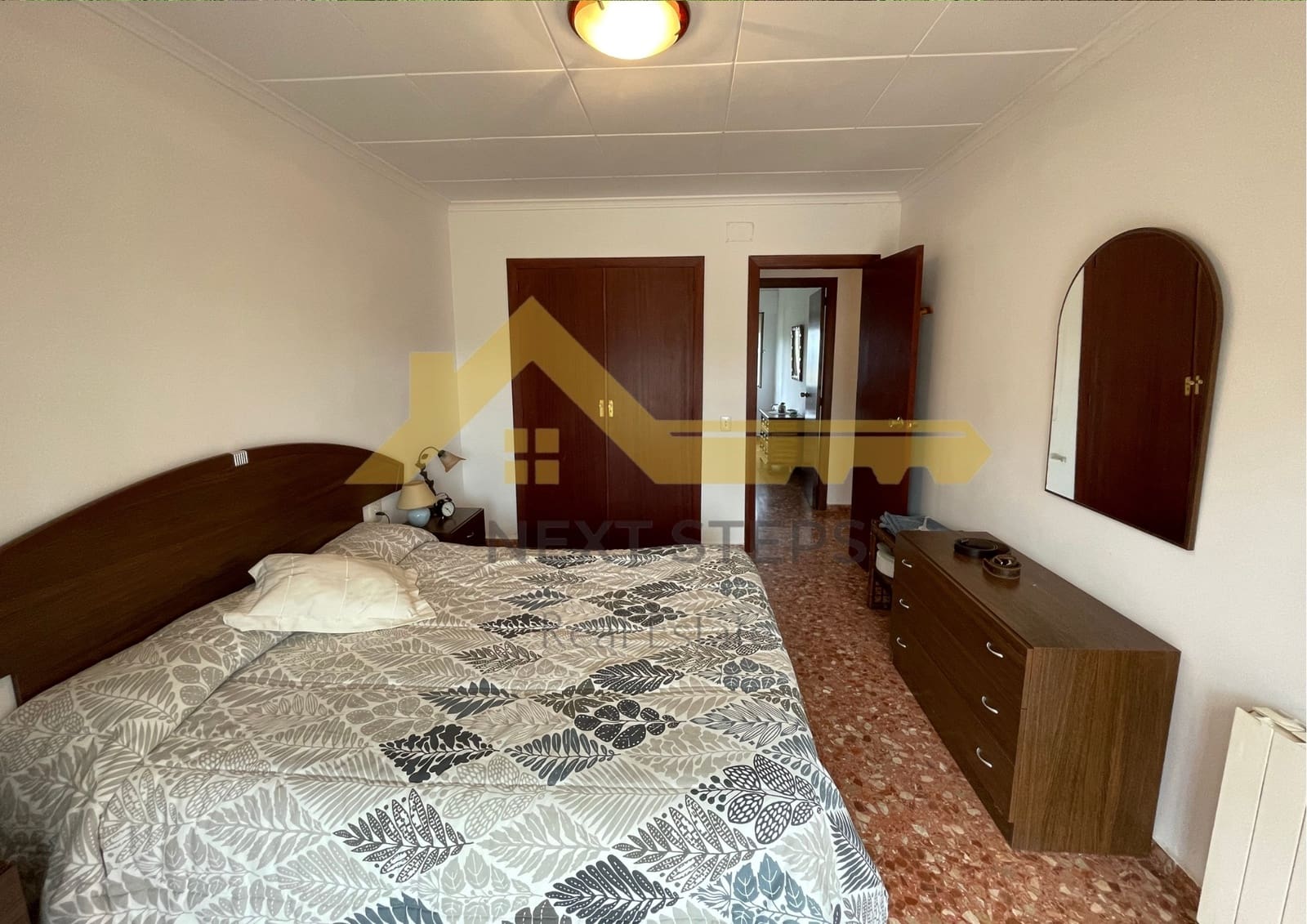 5 bedroom Villa for sale in Alberic with pool garage - € 300,000 (Ref: 8650930)