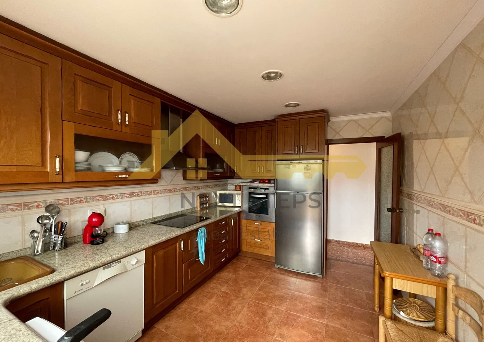 5 bedroom Villa for sale in Alberic with pool garage - € 300,000 (Ref: 8650930)