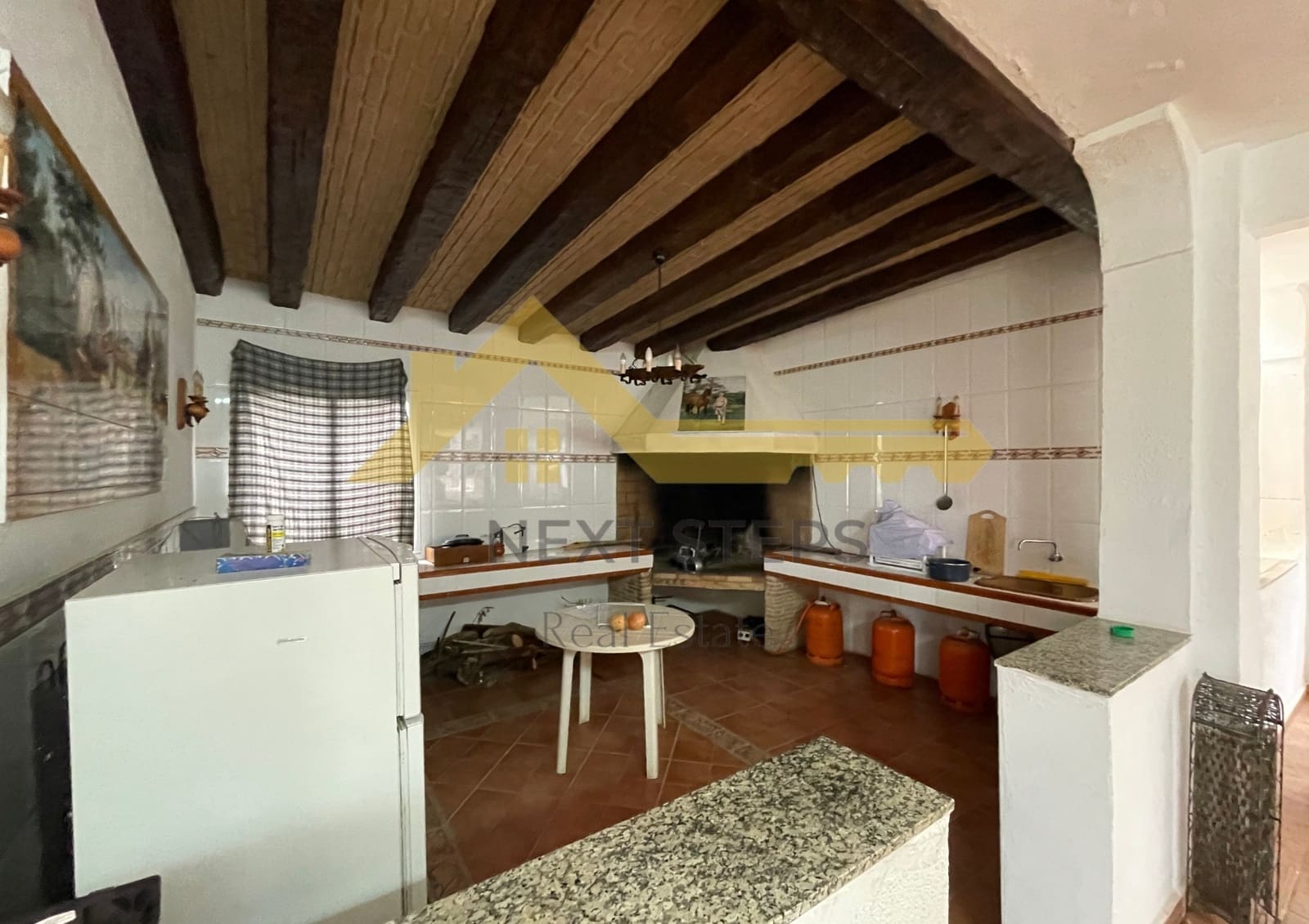 5 bedroom Villa for sale in Alberic with pool garage - € 300,000 (Ref: 8650930)