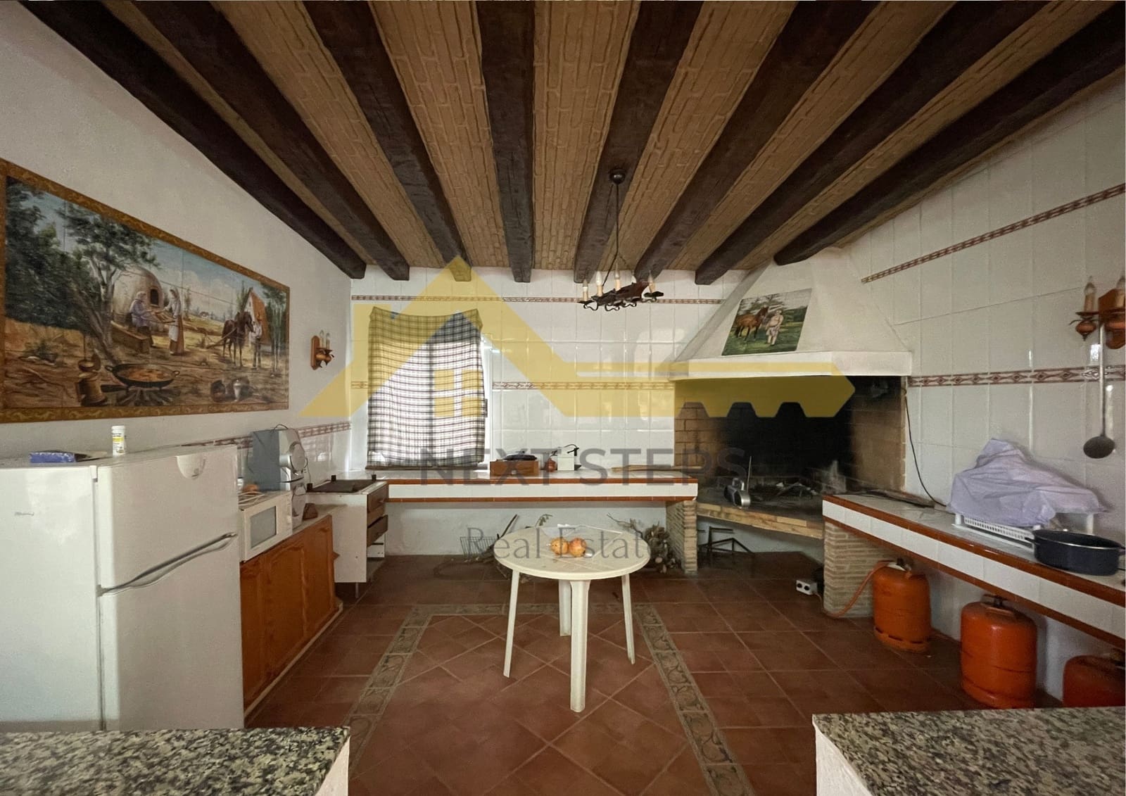 5 bedroom Villa for sale in Alberic with pool garage - € 300,000 (Ref: 8650930)