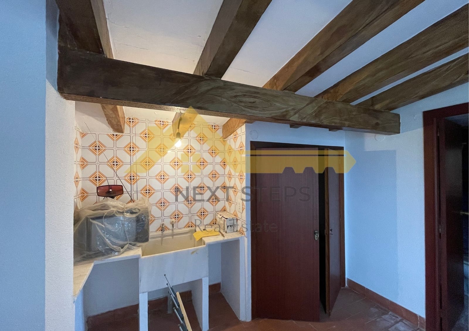 5 bedroom Villa for sale in Alberic with pool garage - € 300,000 (Ref: 8650930)