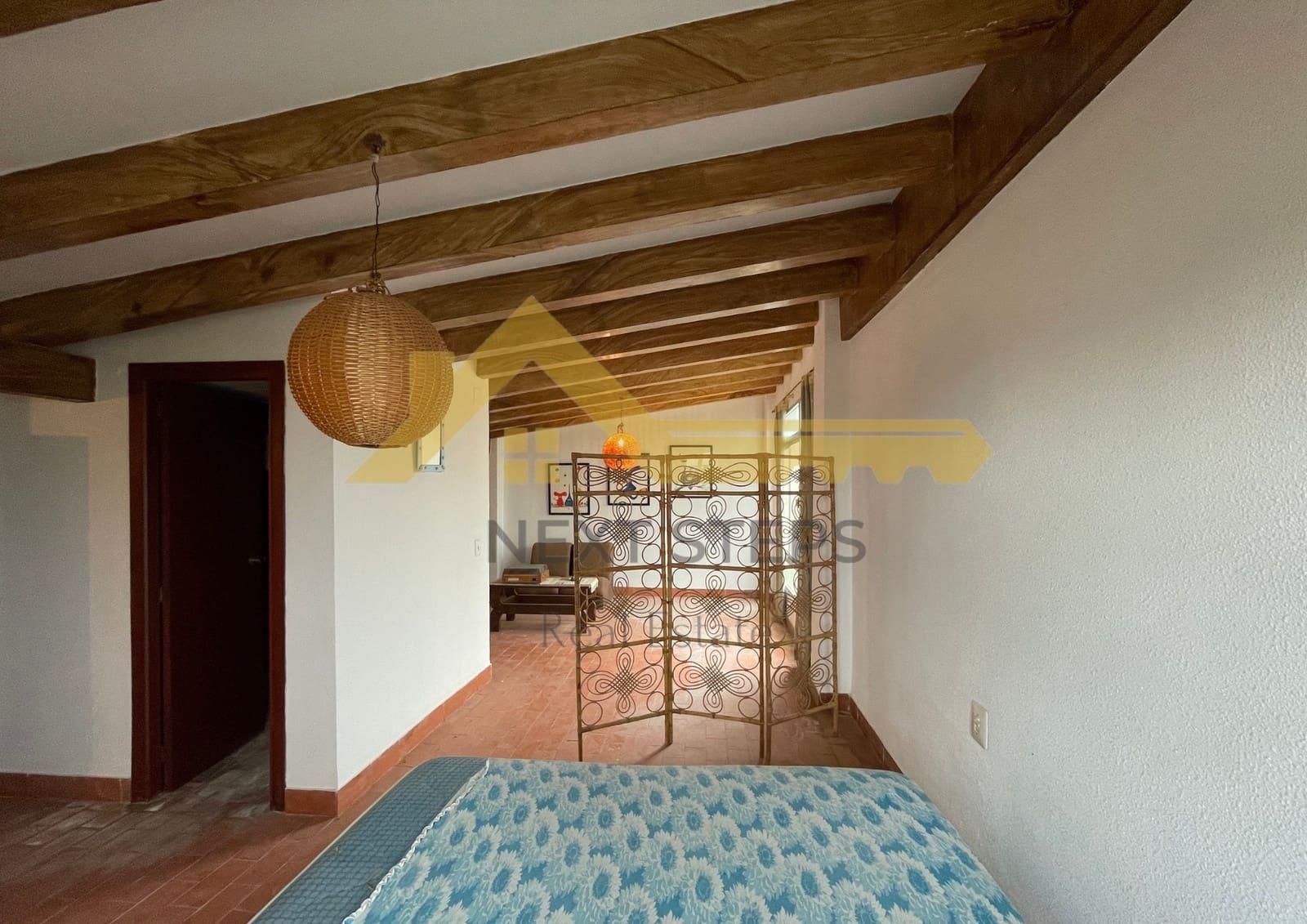 5 bedroom Villa for sale in Alberic with pool garage - € 300,000 (Ref: 8650930)