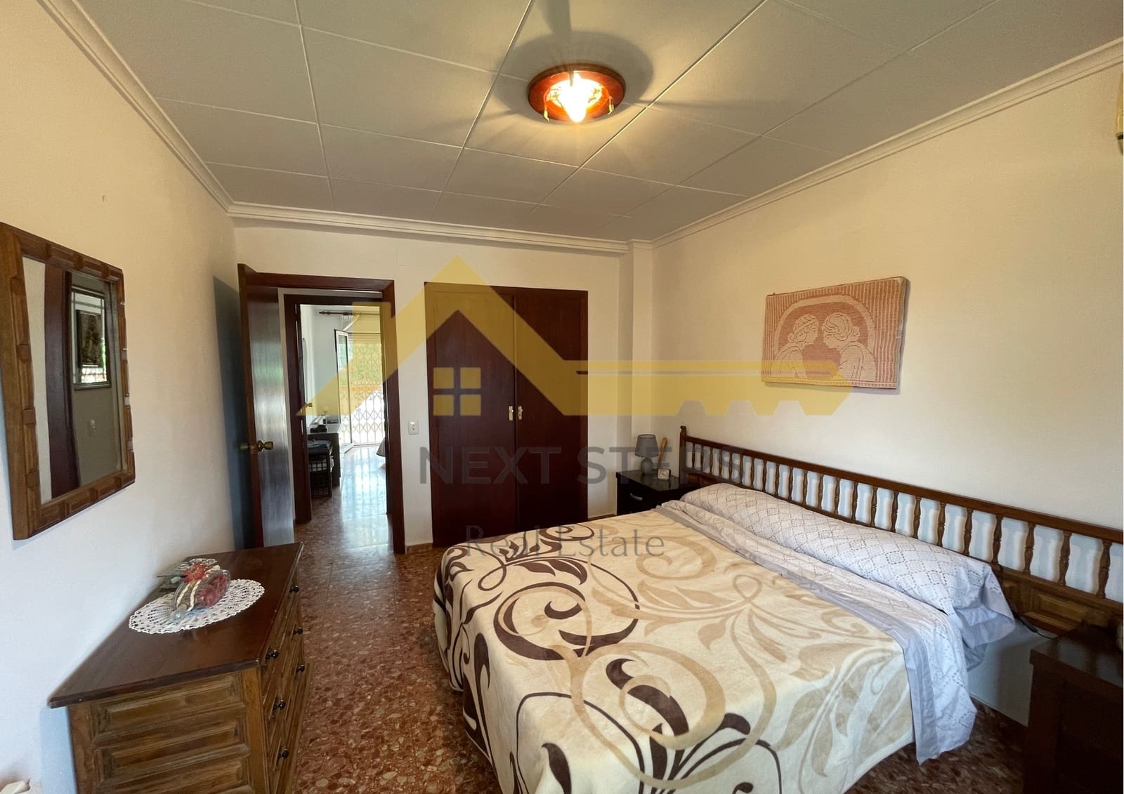 5 bedroom Villa for sale in Alberic with pool garage - € 300,000 (Ref: 8650930)