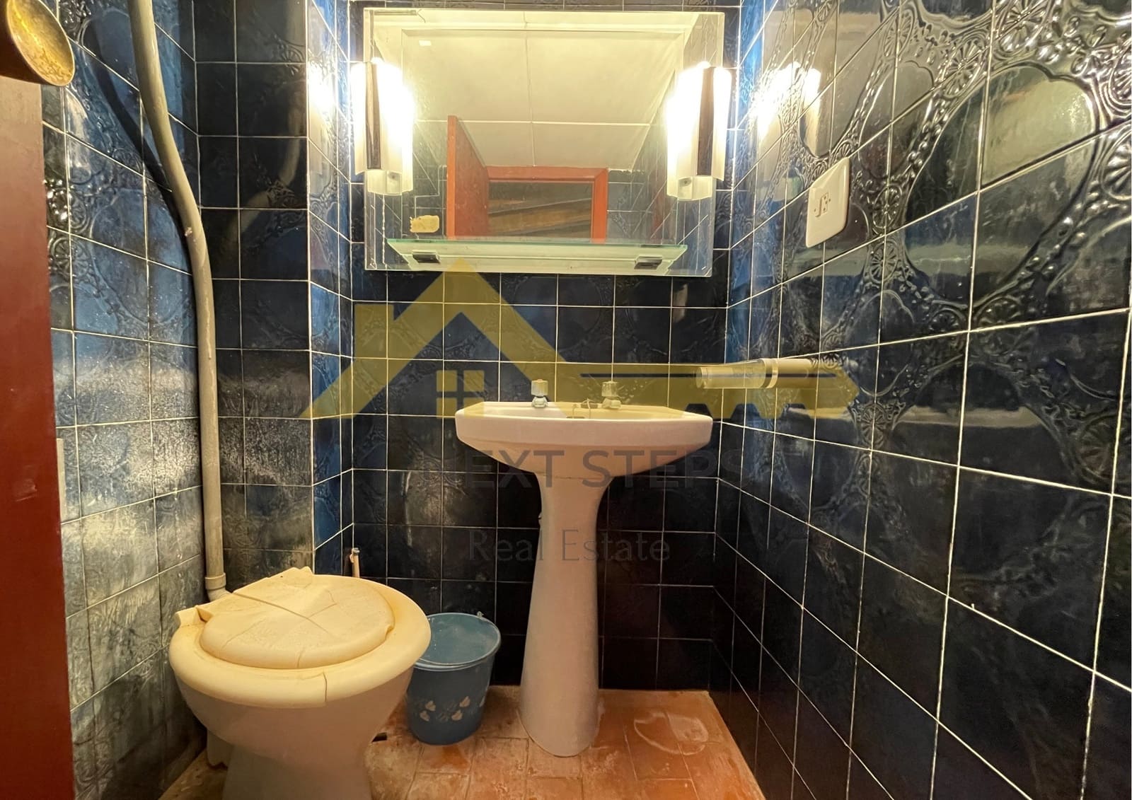 5 bedroom Villa for sale in Alberic with pool garage - € 300,000 (Ref: 8650930)