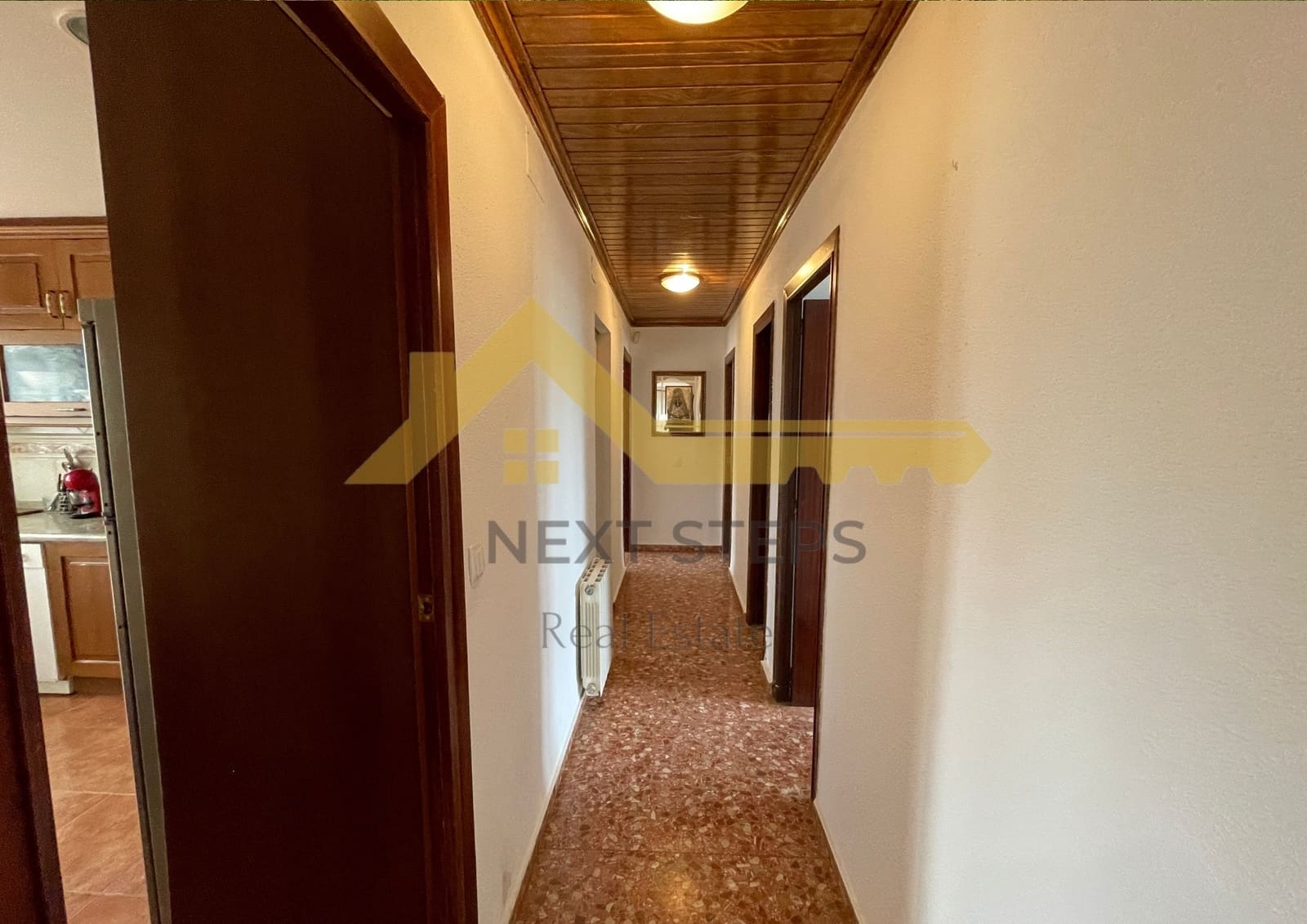 5 bedroom Villa for sale in Alberic with pool garage - € 300,000 (Ref: 8650930)