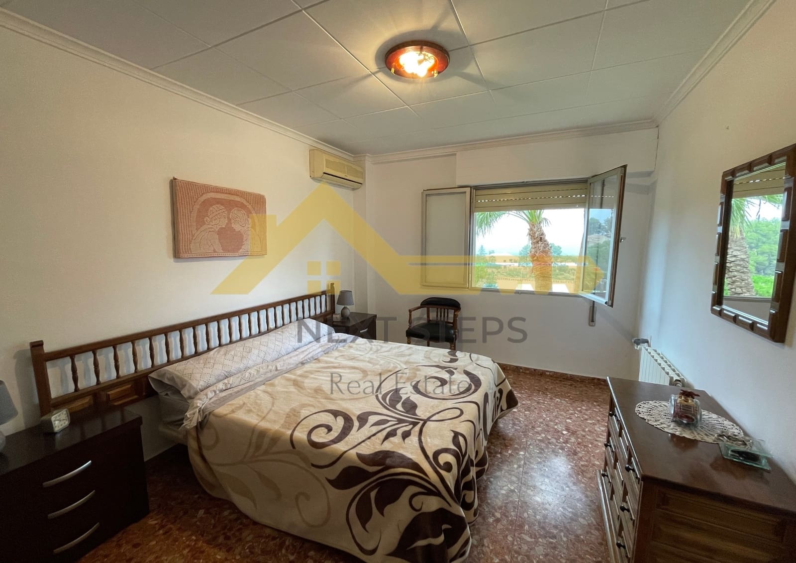 5 bedroom Villa for sale in Alberic with pool garage - € 300,000 (Ref: 8650930)