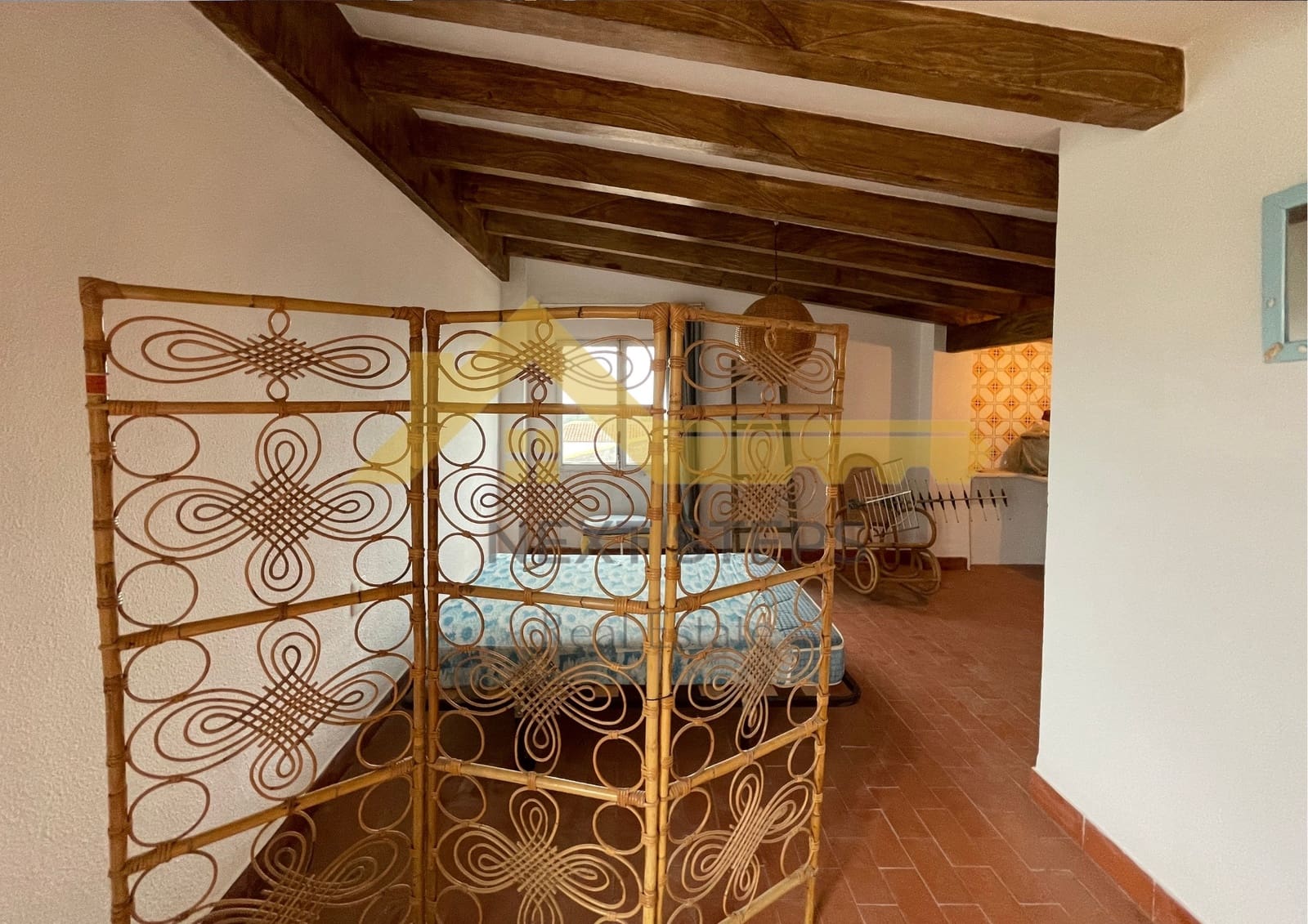 5 bedroom Villa for sale in Alberic with pool garage - € 300,000 (Ref: 8650930)