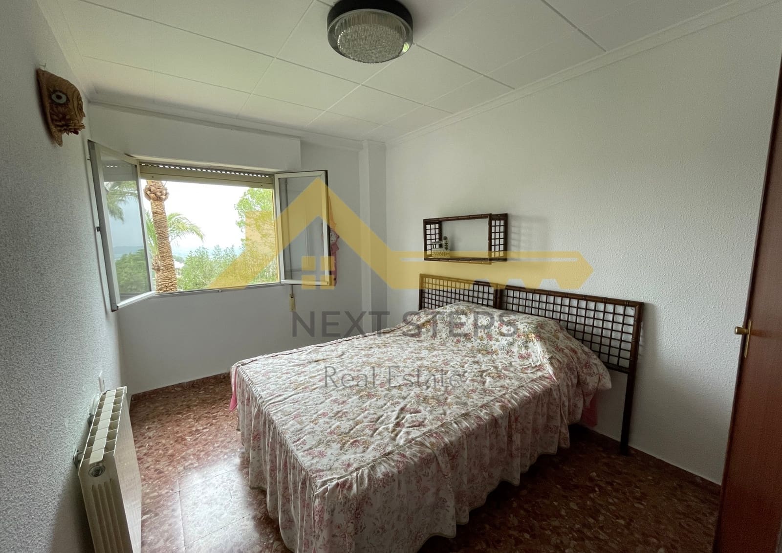 5 bedroom Villa for sale in Alberic with pool garage - € 300,000 (Ref: 8650930)