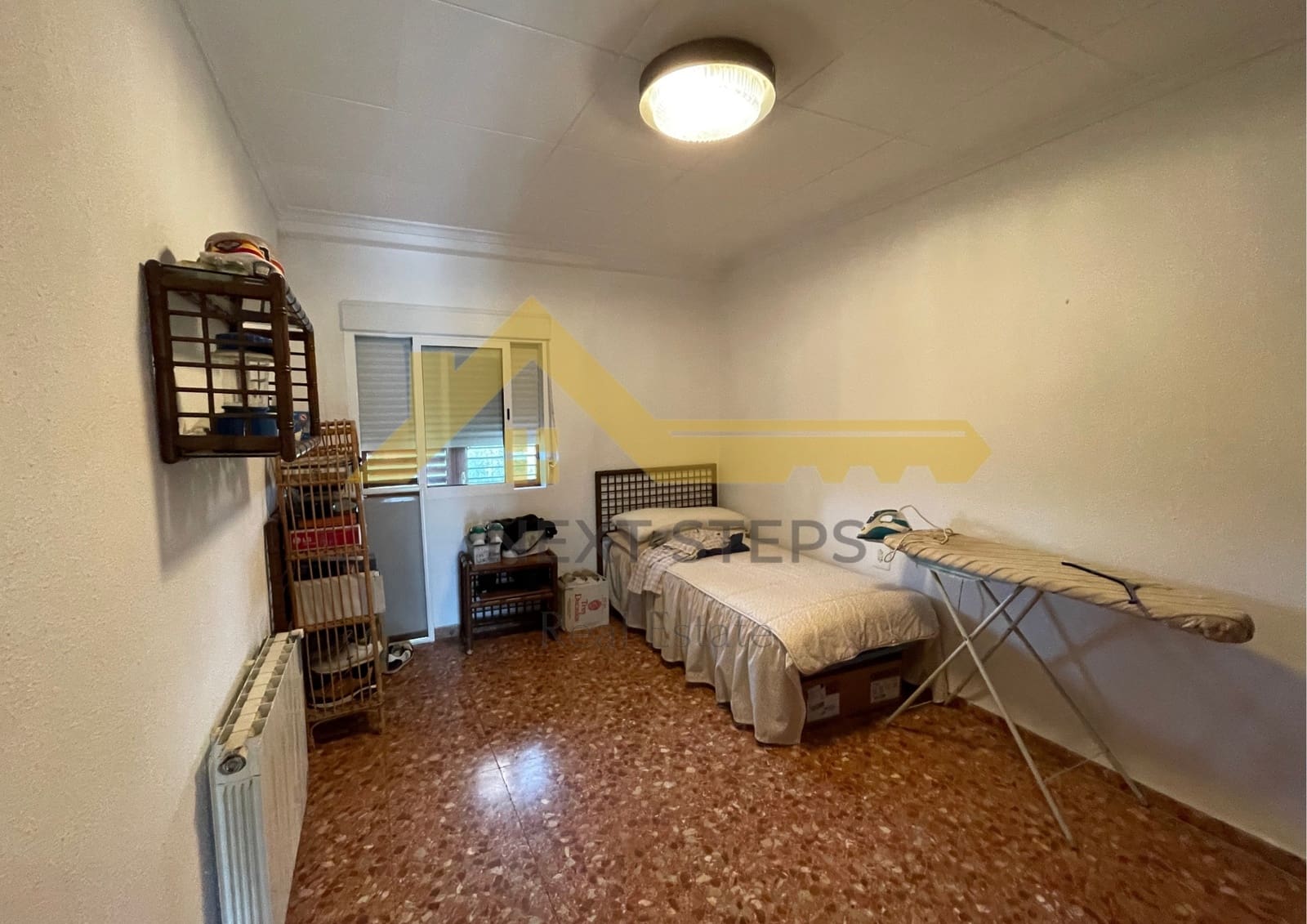 5 bedroom Villa for sale in Alberic with pool garage - € 300,000 (Ref: 8650930)