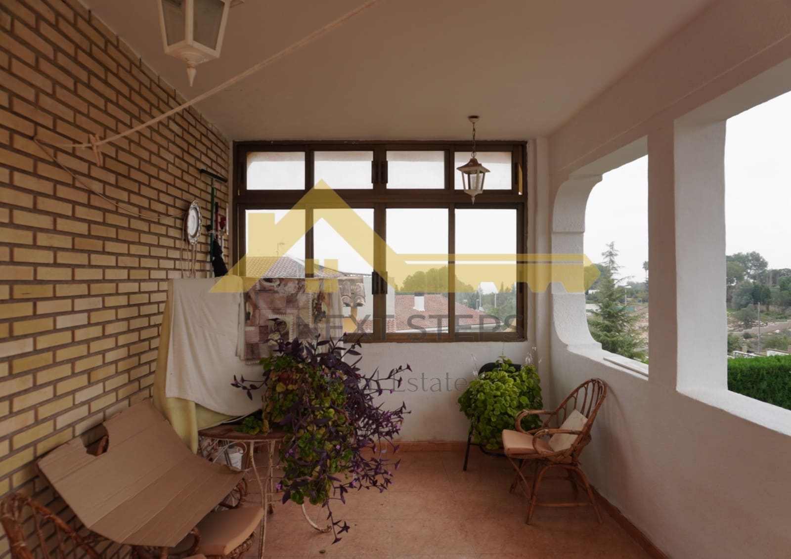 5 bedroom Villa for sale in Alberic with pool garage - € 300,000 (Ref: 8650930)