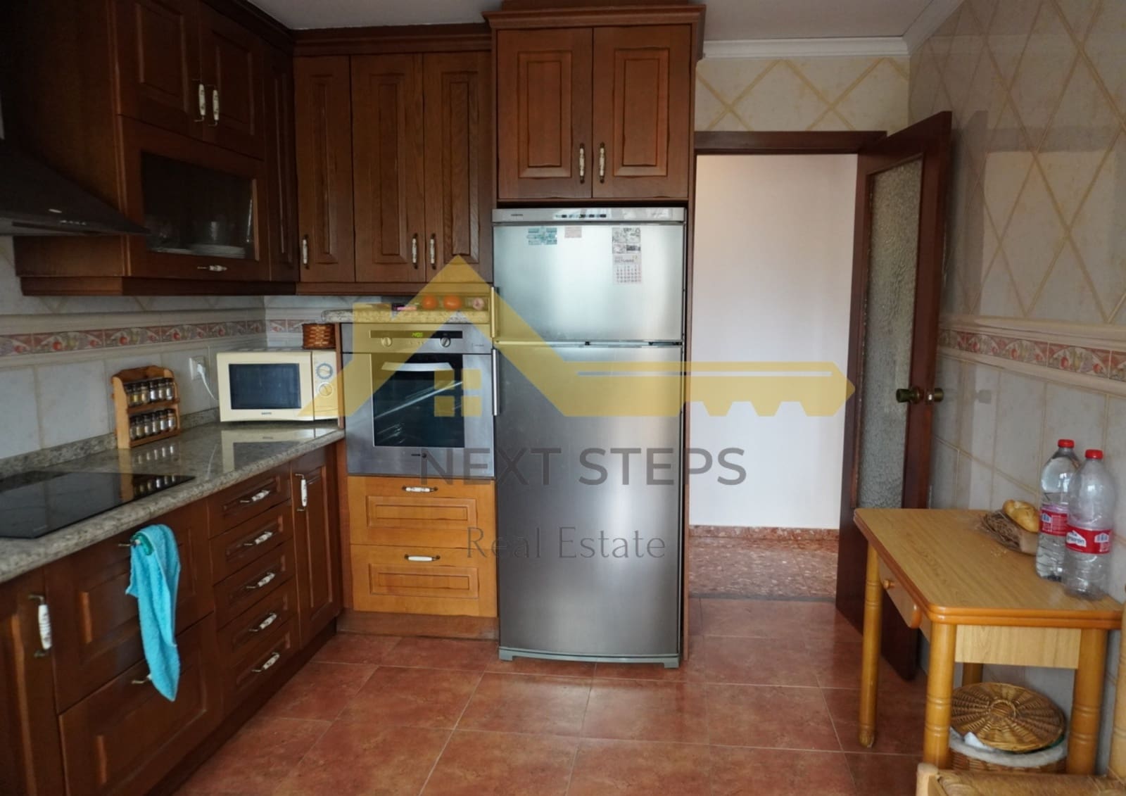 5 bedroom Villa for sale in Alberic with pool garage - € 300,000 (Ref: 8650930)