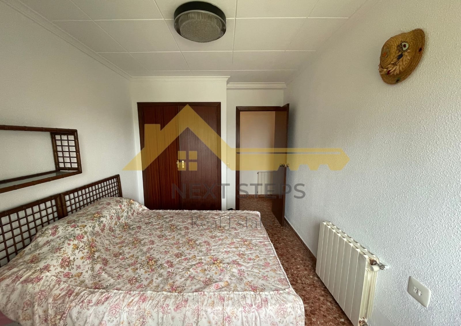 5 bedroom Villa for sale in Alberic with pool garage - € 300,000 (Ref: 8650930)