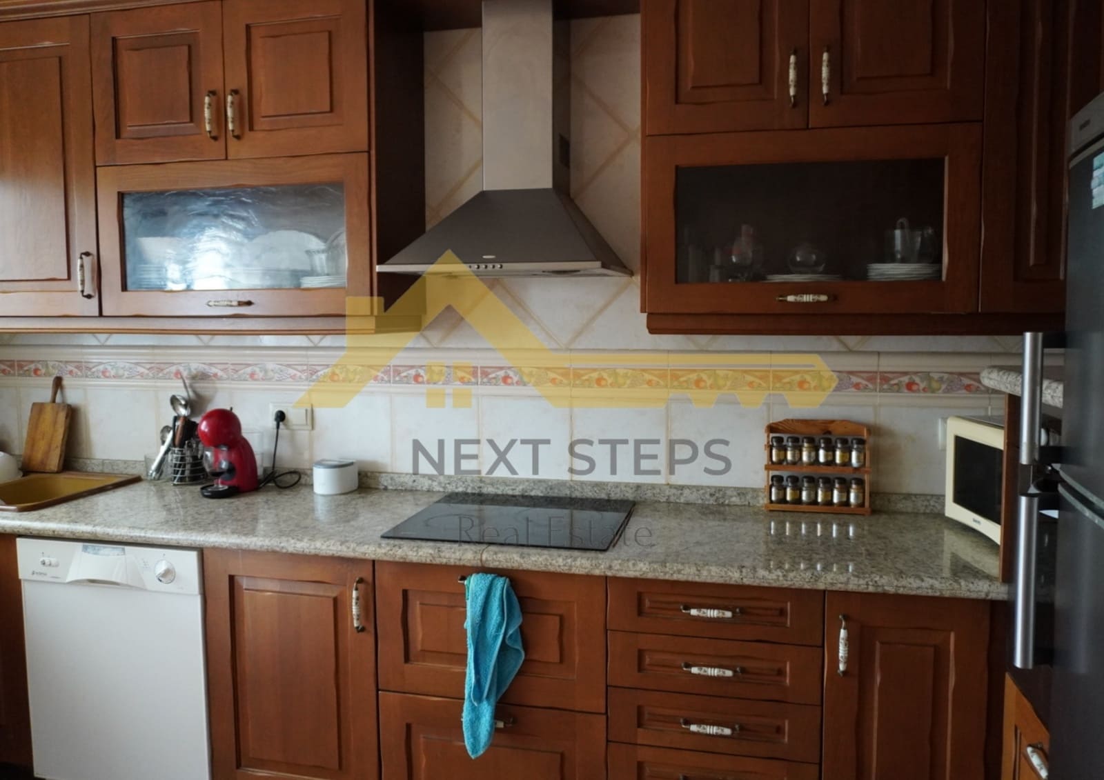 5 bedroom Villa for sale in Alberic with pool garage - € 300,000 (Ref: 8650930)