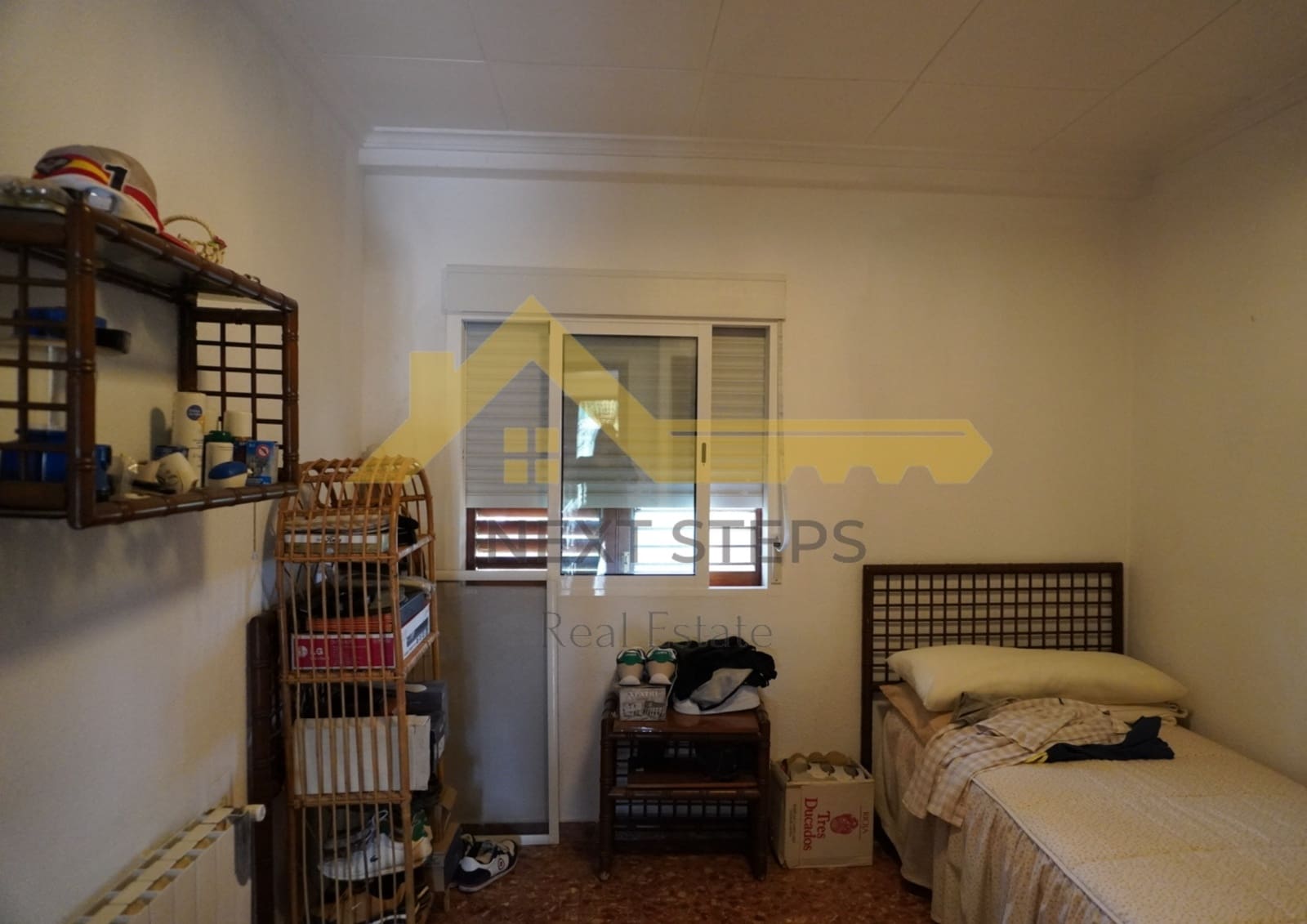 5 bedroom Villa for sale in Alberic with pool garage - € 300,000 (Ref: 8650930)