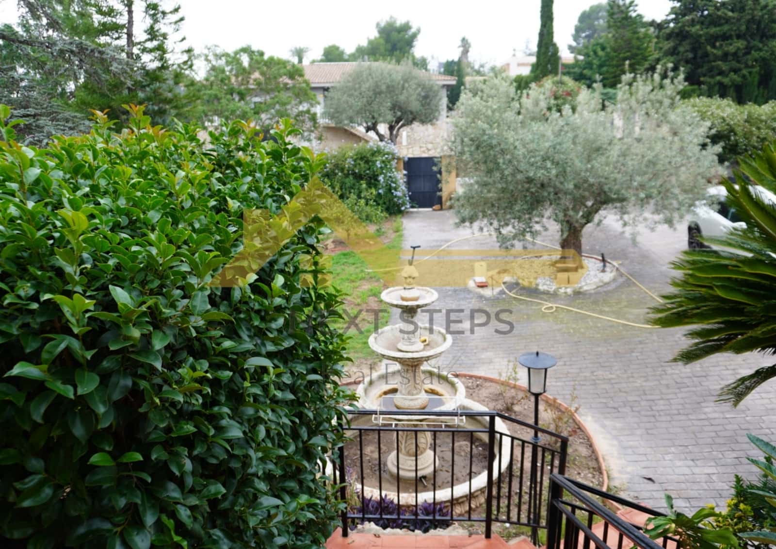 5 bedroom Villa for sale in Alberic with pool garage - € 300,000 (Ref: 8650930)