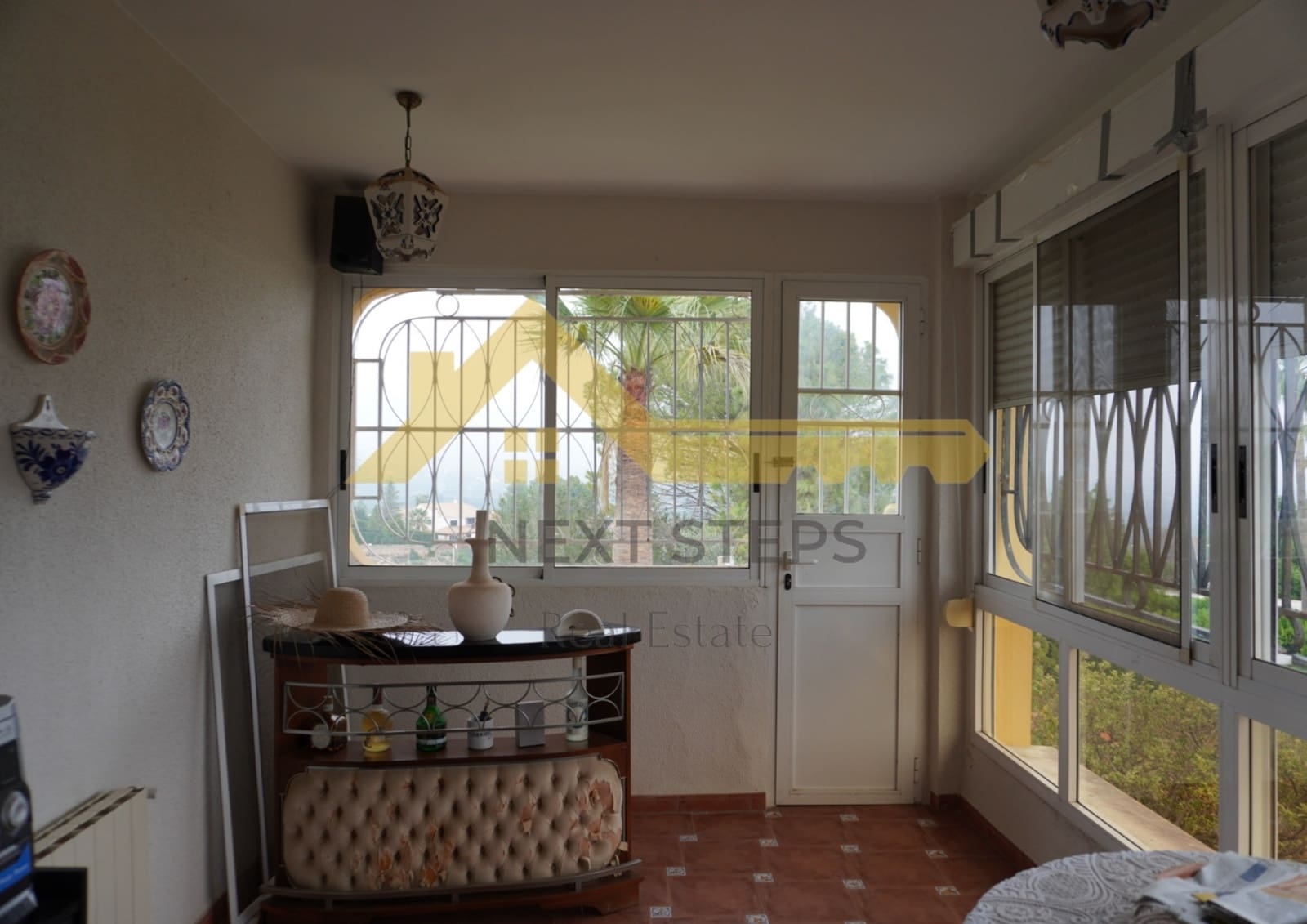 5 bedroom Villa for sale in Alberic with pool garage - € 300,000 (Ref: 8650930)