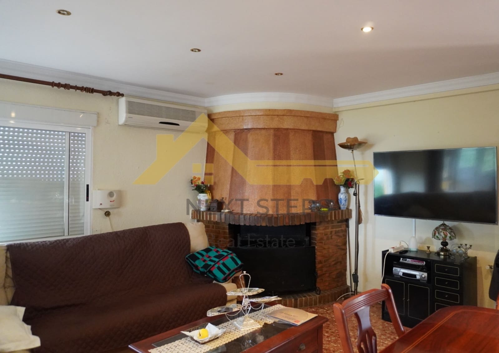 5 bedroom Villa for sale in Alberic with pool garage - € 300,000 (Ref: 8650930)