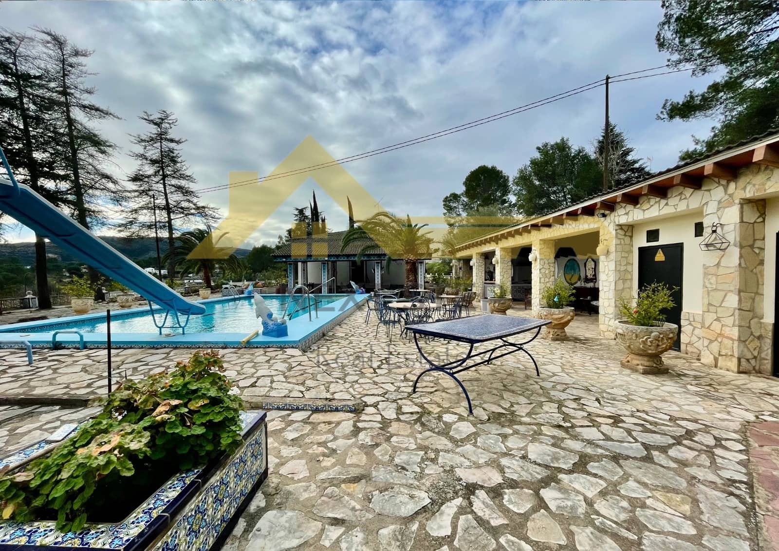 5 soveværelse Villa til salg i Xativa med swimmingpool garage - € 499.000 (Ref: 8769505)