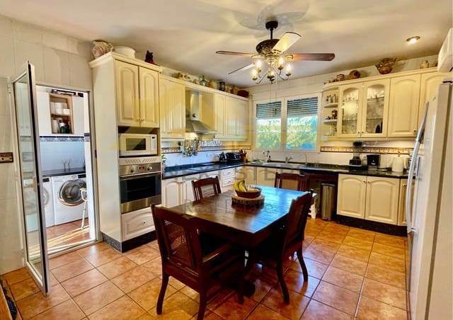 5 soveværelse Villa til salg i Canals med swimmingpool garage - € 365.000 (Ref: 8771105)