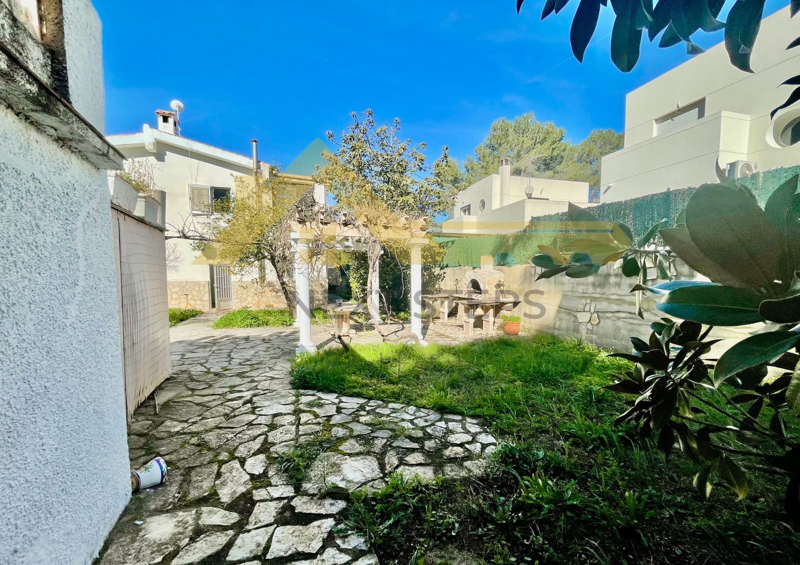 4 soveværelse Villa til salg i La Drova med swimmingpool - € 250.000 (Ref: 8893481)