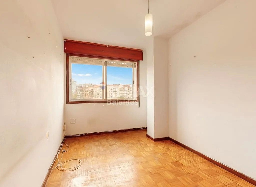 Piso de 2 habitaciones en Vigo en venta con garaje - 204.000 € (Ref: 9683967)