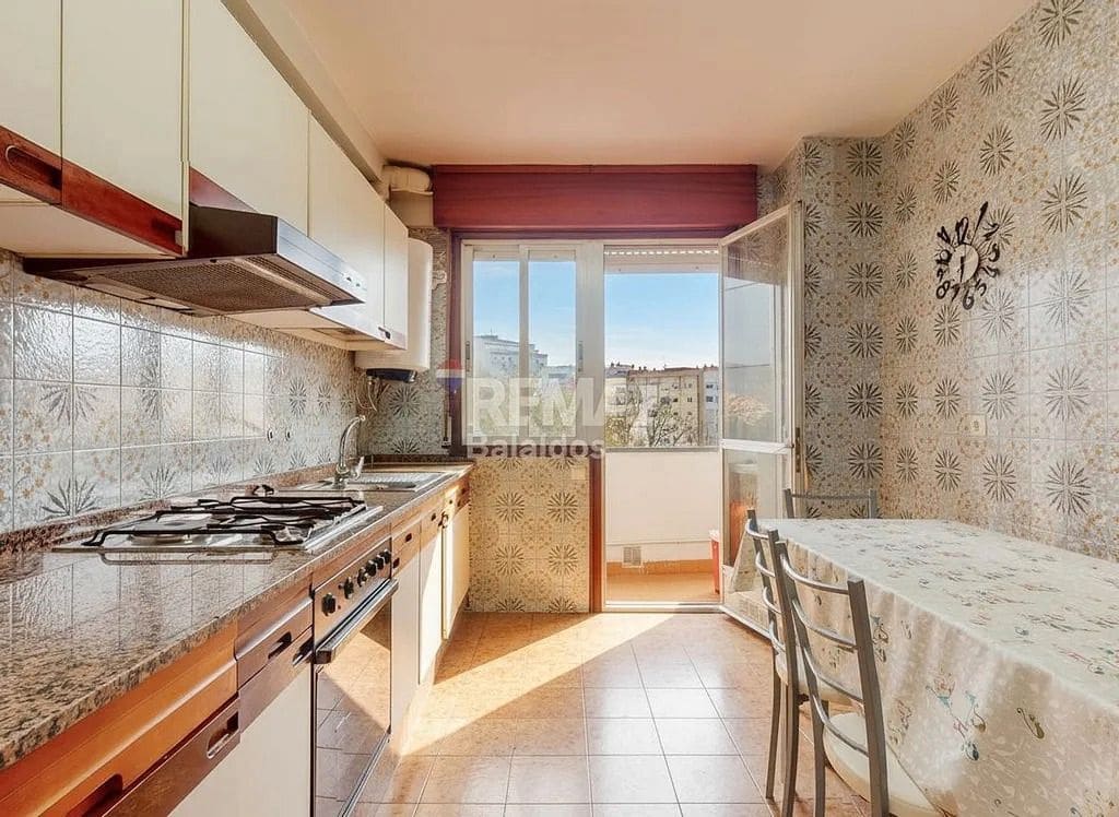 Piso de 2 habitaciones en Vigo en venta con garaje - 204.000 € (Ref: 9683967)