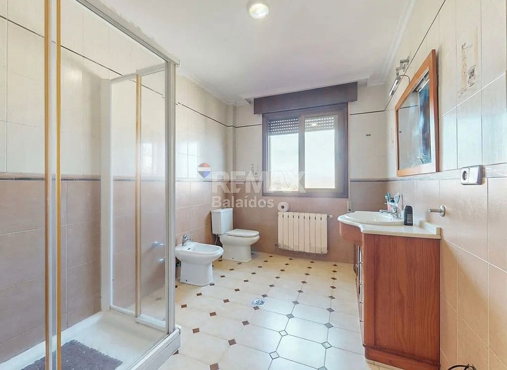 9 bedroom Villa for sale in Baiona with garage - € 420,000 (Ref: 9683972)