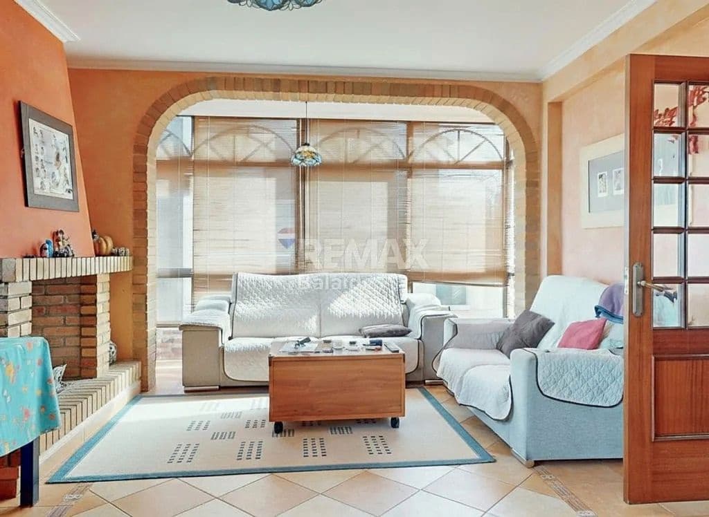 9 bedroom Villa for sale in Baiona with garage - € 420,000 (Ref: 9683972)