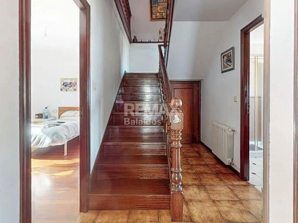 9 bedroom Villa for sale in Baiona with garage - € 420,000 (Ref: 9683972)