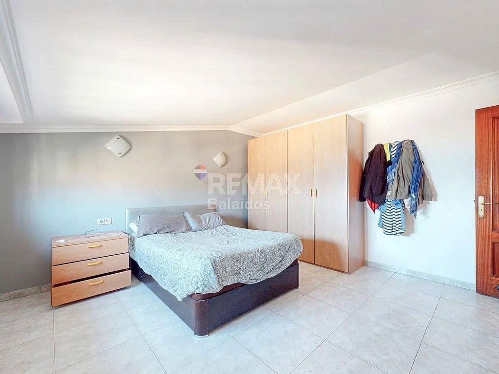 9 bedroom Villa for sale in Baiona with garage - € 420,000 (Ref: 9683972)