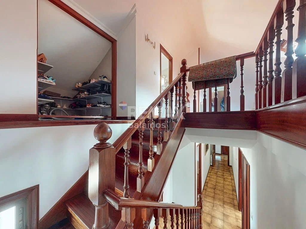 9 bedroom Villa for sale in Baiona with garage - € 420,000 (Ref: 9683972)