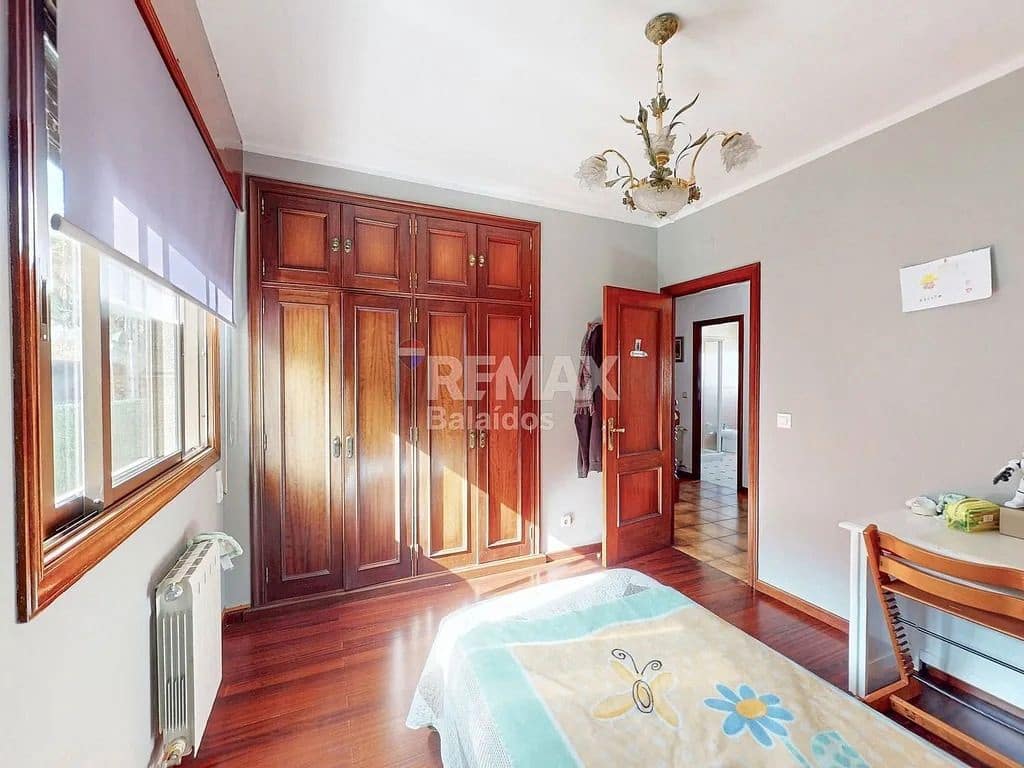 9 bedroom Villa for sale in Baiona with garage - € 420,000 (Ref: 9683972)