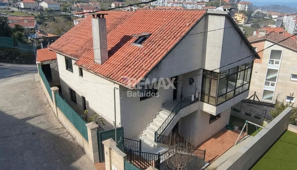 9 bedroom Villa for sale in Baiona with garage - € 420,000 (Ref: 9683972)
