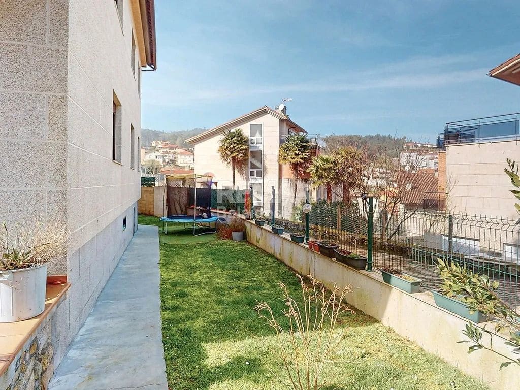 9 bedroom Villa for sale in Baiona with garage - € 420,000 (Ref: 9683972)