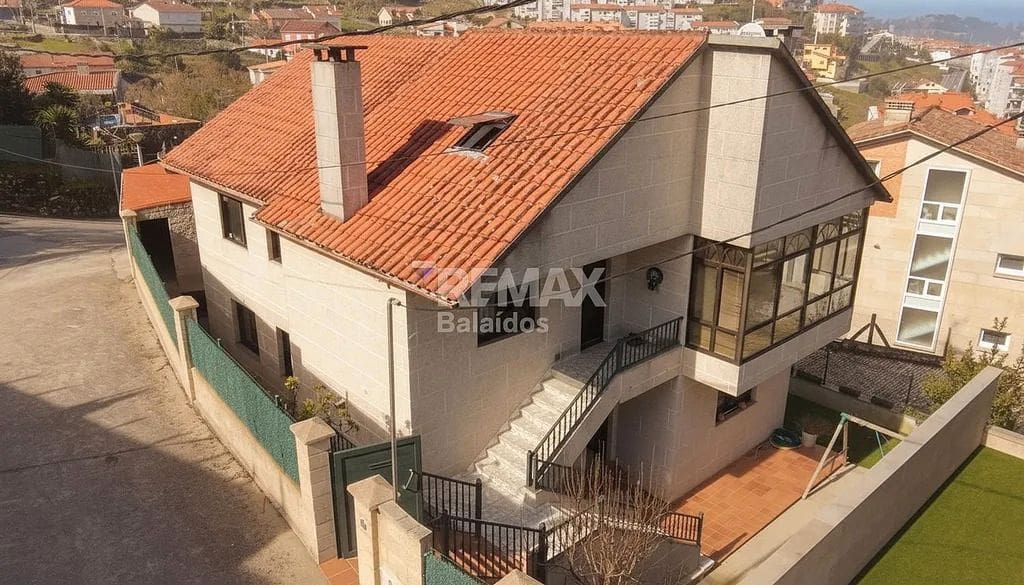 9 bedroom Villa for sale in Baiona with garage - € 420,000 (Ref: 9683972)