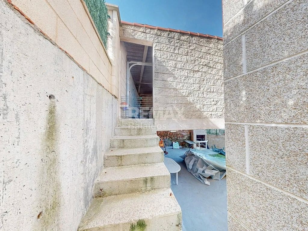 9 bedroom Villa for sale in Baiona with garage - € 420,000 (Ref: 9683972)