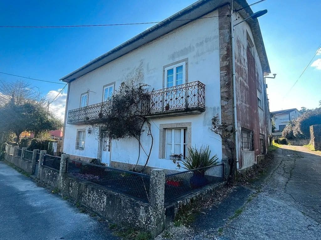 11 bedroom Finca/Country House for sale in Oia with garage - € 335,000 (Ref: 9683973)