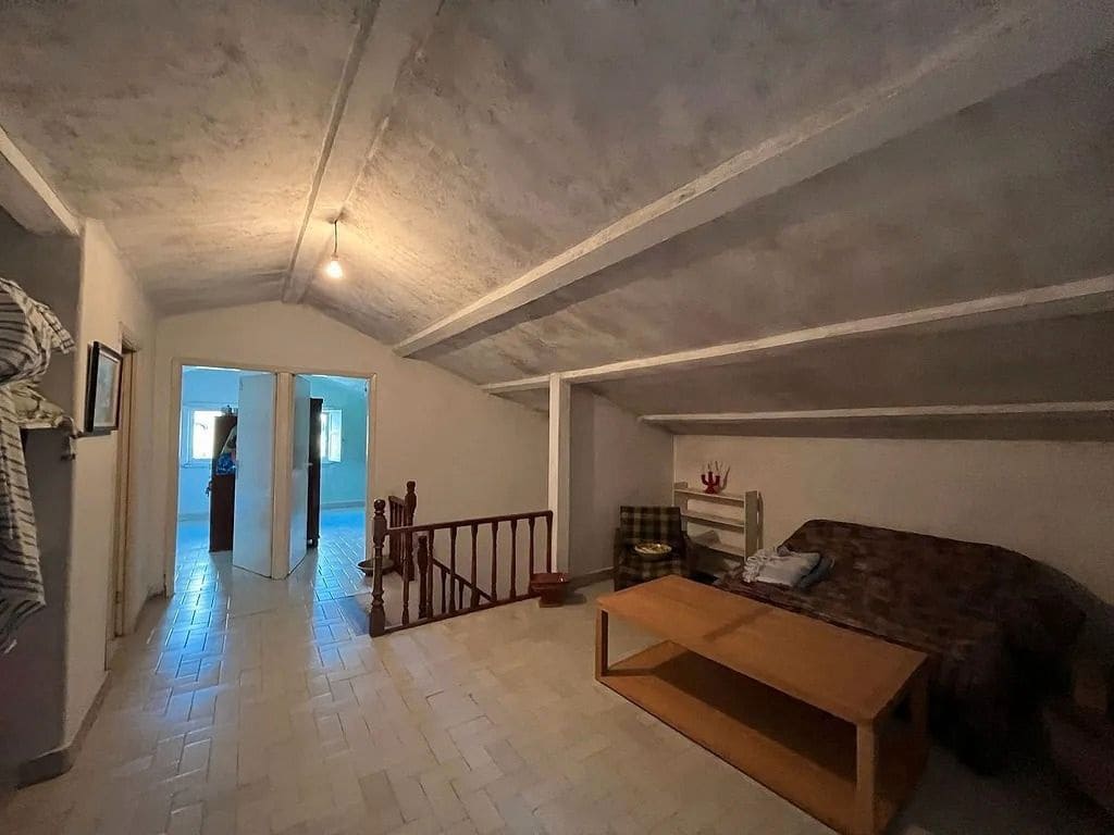 11 bedroom Finca/Country House for sale in Oia with garage - € 335,000 (Ref: 9683973)